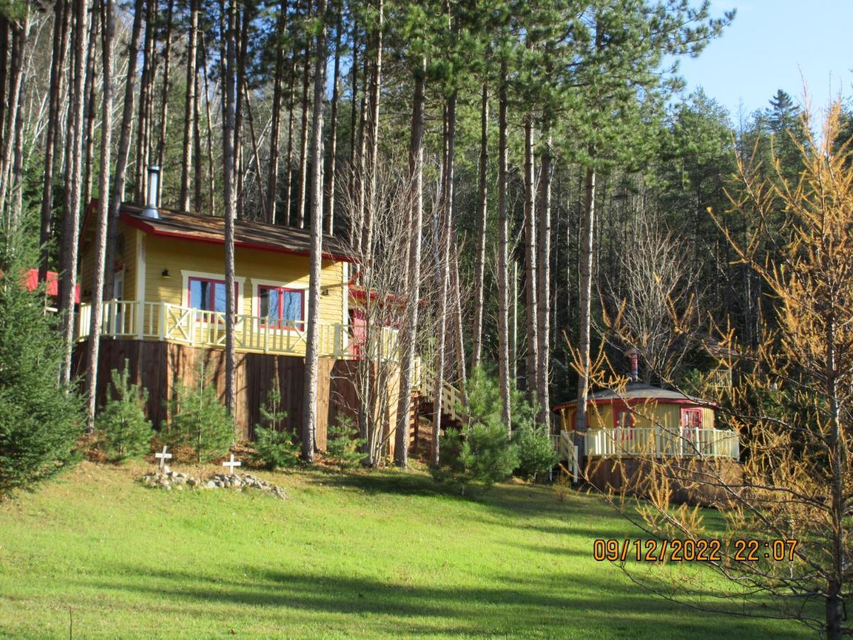 Bed and Breakfast La Maison Sous Les Arbres Saint Roch de Mekinac Exterior foto