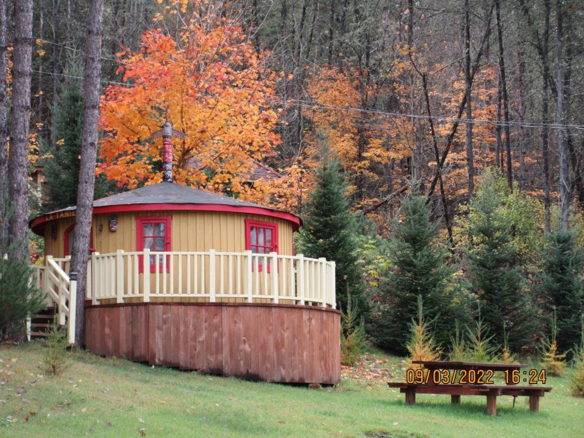 Bed and Breakfast La Maison Sous Les Arbres Saint Roch de Mekinac Exterior foto