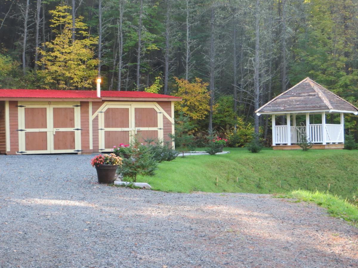 Bed and Breakfast La Maison Sous Les Arbres Saint Roch de Mekinac Exterior foto