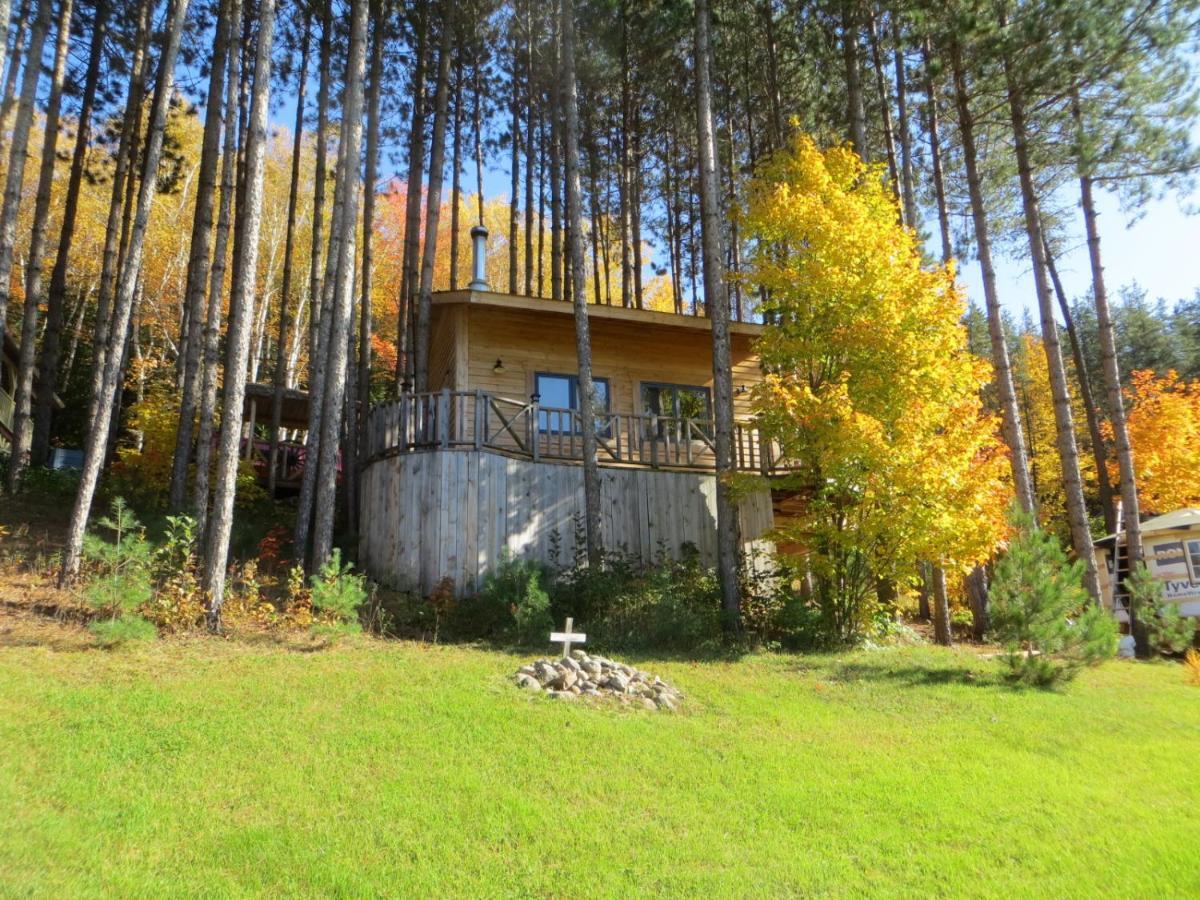 Bed and Breakfast La Maison Sous Les Arbres Saint Roch de Mekinac Exterior foto